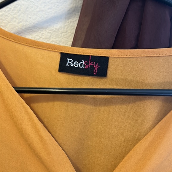 Woman’s blouse - Picture 3 of 5